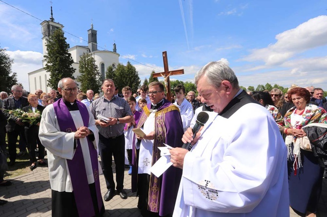 Pogrzeb Jerzego Treli w Leńczach