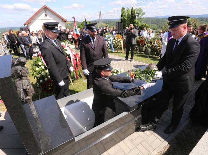 Pogrzeb Jerzego Treli w Leńczach