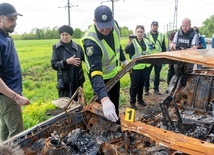 Ukraina: Rosjanie skierowali kolumnę ewakuacyjną na zaminowany teren, ocalałych rozstrzelano