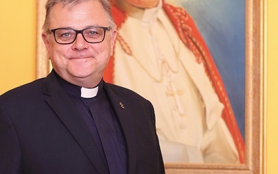 	To pierwszy kapłan diecezji legnickiej, który został wybrany na to stanowisko.