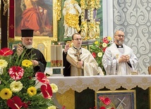 Wspólna modlitwa duchownych trzech konfesji.