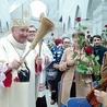Uroczystość zakończyła się poświęceniem róż,  które są symbolem świętej augustianki.
