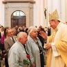 	Błogosławieństwa indywidualnego udzielali m.in. abp Wiktor Skworc, bp Adam Wodarczyk (na zdjęciu) i bp Grzegorz Olszowski.