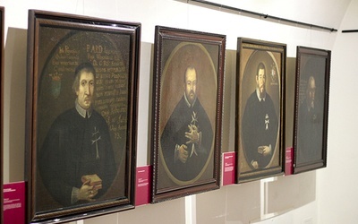 	Portrety prowincjałów duchackich (XVII i XVIII w.) z klasztoru sióstr duchaczek. 