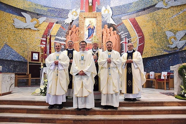 ▲	Uroczystość miała miejsce w rumskim kościele pw. NMP Wspomożenia Wiernych, w którym posługują zakonnicy.