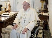 Papież powiedział włoskim biskupom, że nie chce operacji 