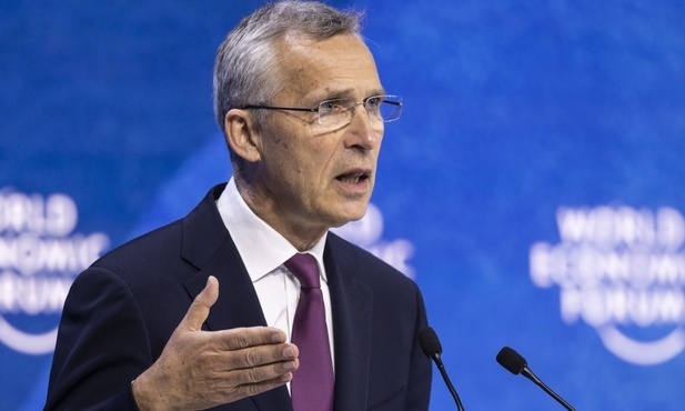 Stoltenberg w Davos: Putin chciał mniej NATO u swoich granic, jednak teraz będzie go więcej