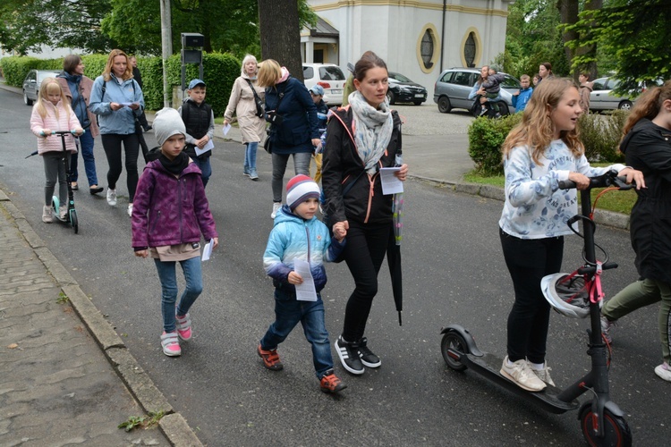 Olesno. Dzieci na "Majówce w drodze"