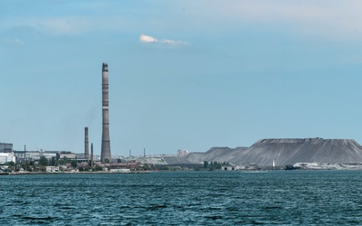 Ukraińskie władze: Rosjanie ukradli z Mariupola trzy tysiące ton metalu