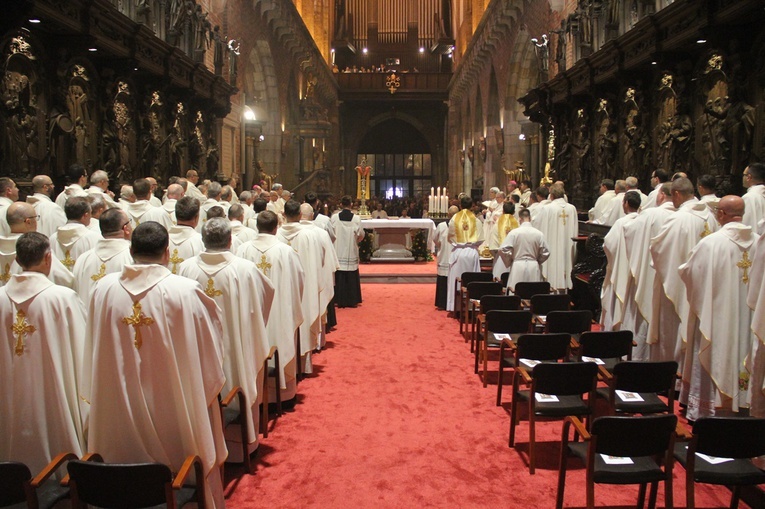 Chwała Panu za nowych kapłanów [ZDJĘCIA]