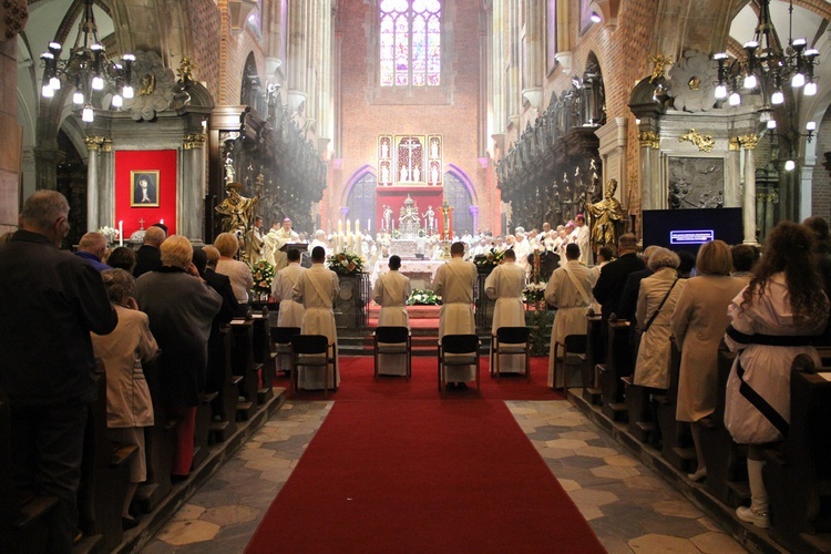 Chwała Panu za nowych kapłanów [ZDJĘCIA]