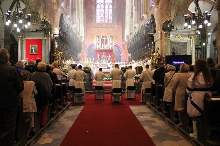 Chwała Panu za nowych kapłanów [ZDJĘCIA]