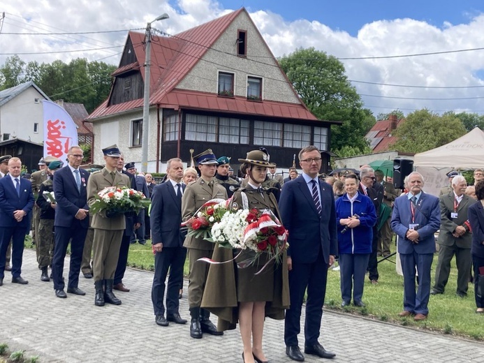 Wprowadzenie relikwii i bierzmowanie w Międzylesiu