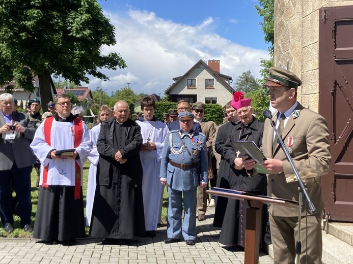 Wprowadzenie relikwii i bierzmowanie w Międzylesiu