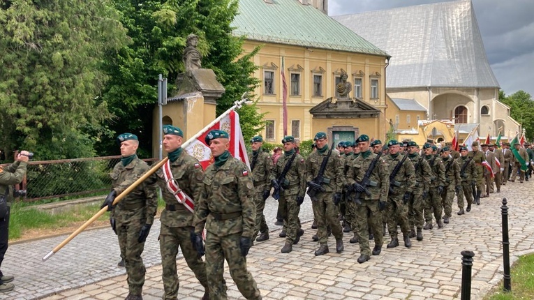 Wprowadzenie relikwii i bierzmowanie w Międzylesiu