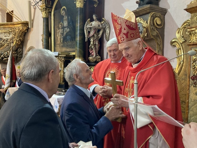 Wprowadzenie relikwii i bierzmowanie w Międzylesiu