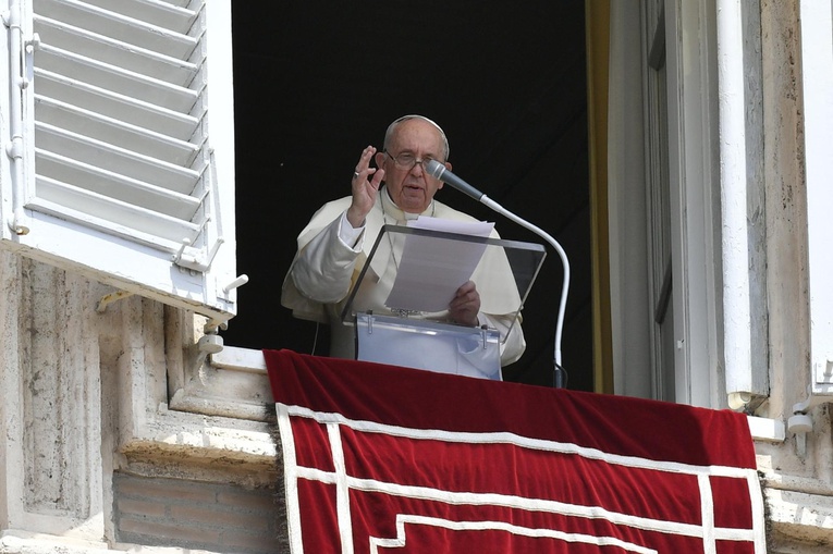 Papież: Wstępując do nieba, Chrystus nie zostawia nas samych 