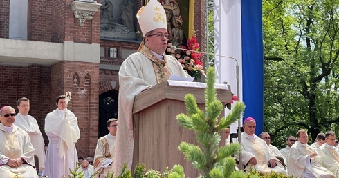 Abp Pawłowski do mężczyzn w Piekarach: Bądź cieniem Ojca Niebieskiego