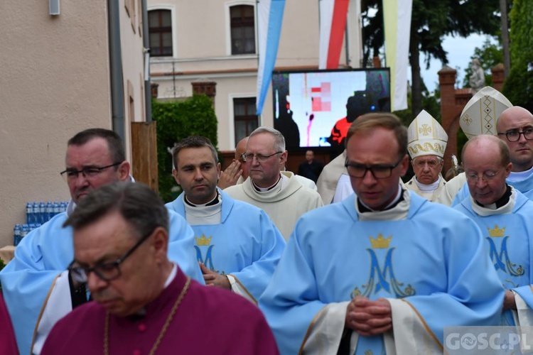 Rekoronacja w otyńskim sanktuarium Matki Bożej Królowej Pokoju