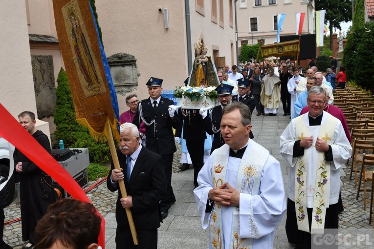 Rekoronacja w otyńskim sanktuarium Matki Bożej Królowej Pokoju