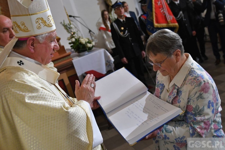 Rekoronacja w otyńskim sanktuarium Matki Bożej Królowej Pokoju