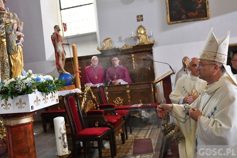 Rekoronacja w otyńskim sanktuarium Matki Bożej Królowej Pokoju