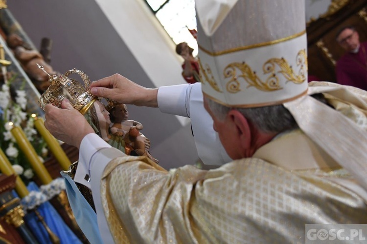 Rekoronacja w otyńskim sanktuarium Matki Bożej Królowej Pokoju