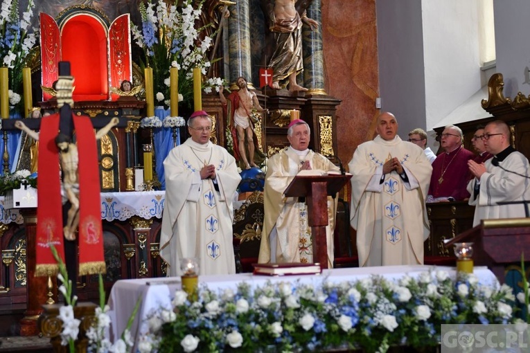 Rekoronacja w otyńskim sanktuarium Matki Bożej Królowej Pokoju