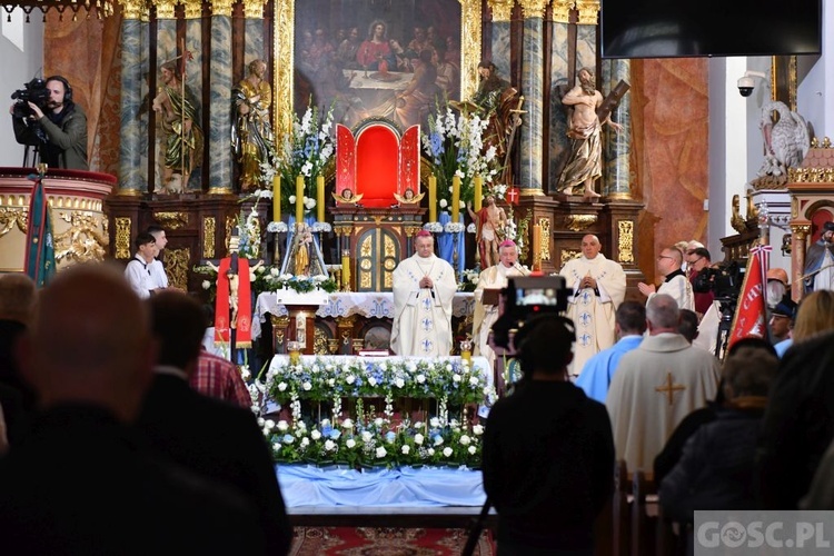 Rekoronacja w otyńskim sanktuarium Matki Bożej Królowej Pokoju