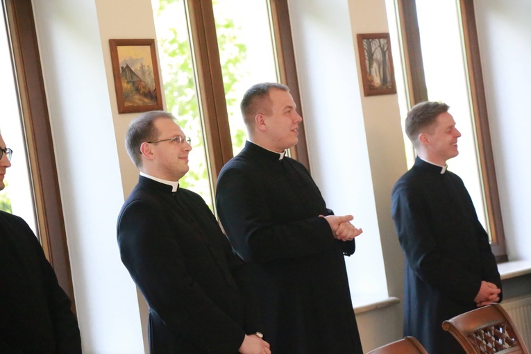 Wręczenie aplikat neopreziterom