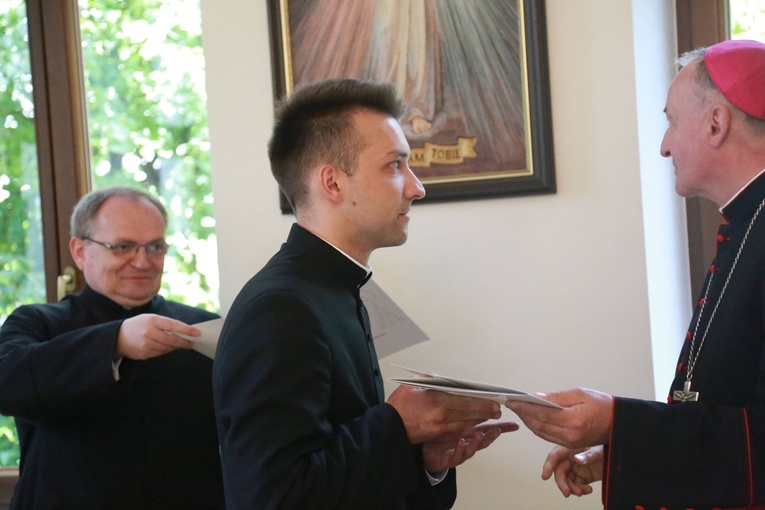 Wręczenie aplikat neopreziterom
