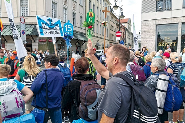 ▲	Wiele duchowych i fizycznych łask związanych jest z tradycją pielgrzymowania z zakonnikami na Jasną Górę.  Za ok. 60 dni wyruszą oni na szlak po raz 311.