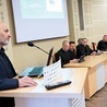 Obrady 28 maja prawie w całości zostały poświęcone wysłuchaniu osób świeckich. Na zdjęciu Jarosław Bobulski z parafii NSPJ w Bytomiu. 