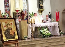 Mszy św. przewodniczył o. Mirosław Bożek SJ, proboszcz  parafii jezuickiej  w Bytomiu.