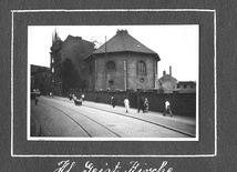 Archiwalna fotografia świątyni.