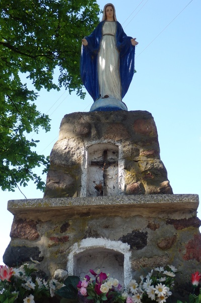 Czerwińsk n. Wisłą. Figura Matki Bożej przy ul. Dunina