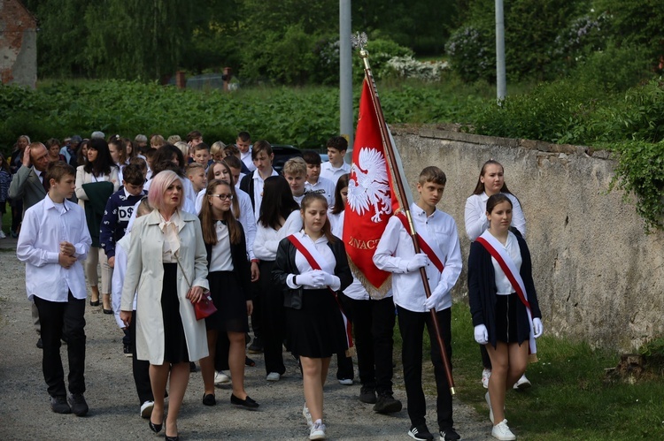 Poświęcenie sztandaru szkolnego w Kaczorowie