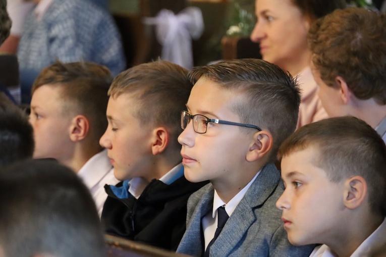 Poświęcenie sztandaru szkolnego w Kaczorowie