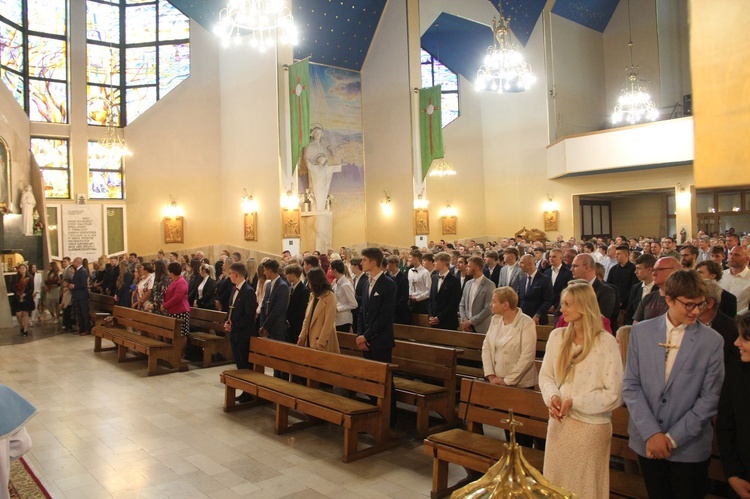 Nowy Sącz. Bierzmowanie w parafii św. Heleny 2022