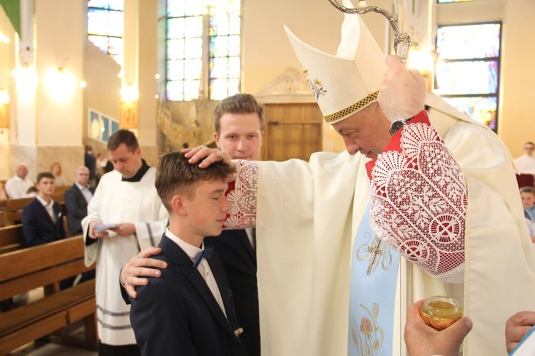 Nowy Sącz. Bierzmowanie w parafii św. Heleny 2022