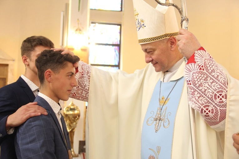 Nowy Sącz. Bierzmowanie w parafii św. Heleny 2022