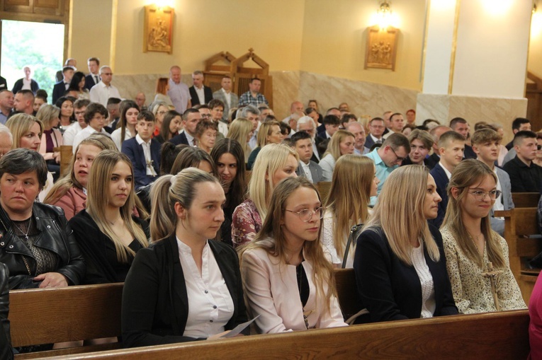 Nowy Sącz. Bierzmowanie w parafii św. Heleny 2022