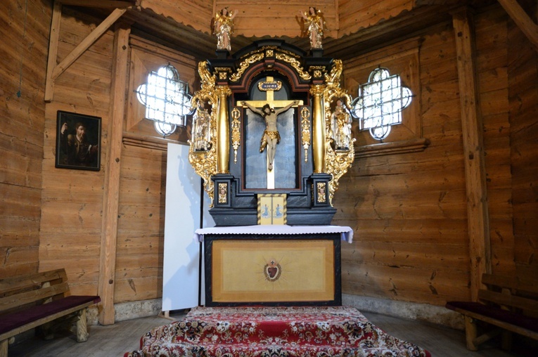 Odnowione ołtarze w sanktuarium św. Anny w Oleśnie