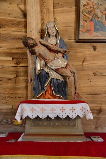 Odnowione ołtarze w sanktuarium św. Anny w Oleśnie
