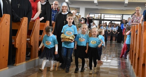 Placówkę prowadzą siostry benedyktynki misjonarki.