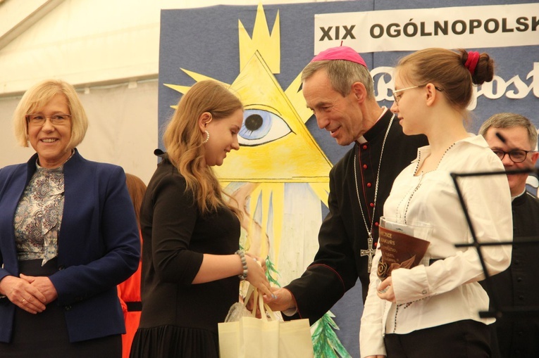 Zabawa. Wręczenie nagród w konkursie o bł. Karolinie