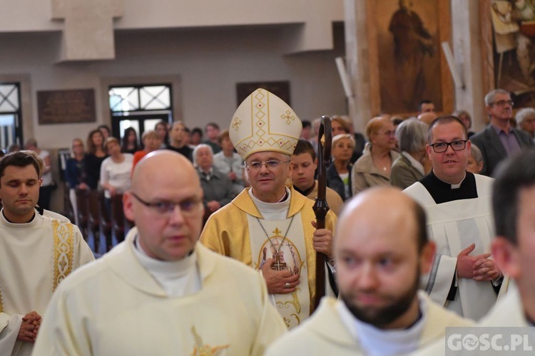 Młodzież dziękuje za św. Jana Pawła II