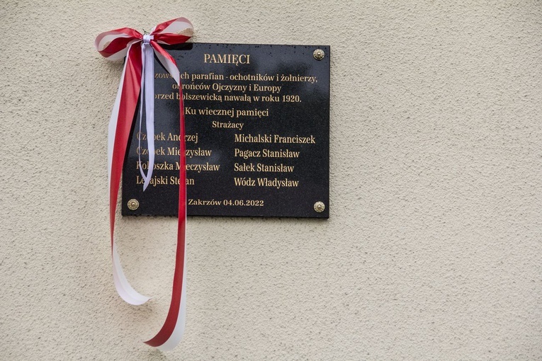 Tablica pamiątkowa w Tarnobrzegu-Zakrzowie