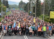 Pielgrzymka "Sursum Corda". W deszczu i w słońcu