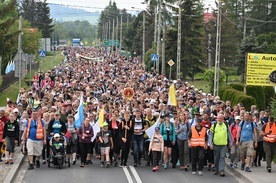 Pielgrzymka "Sursum Corda". W deszczu i w słońcu